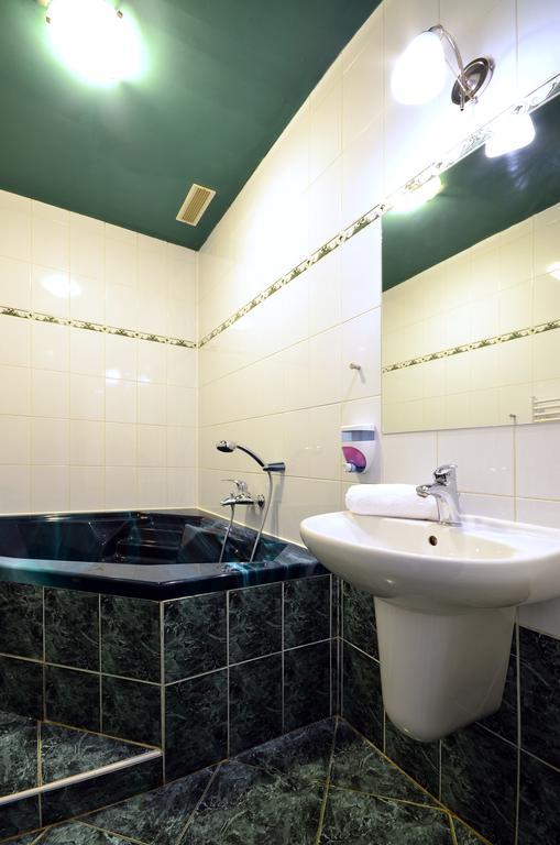 Hotel Central Cesky Tesin Room photo